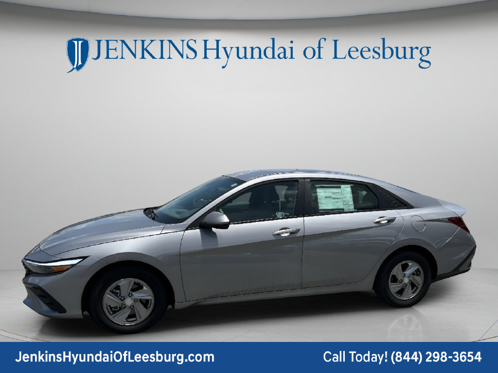 New 2025 Hyundai Elantra SE FWD image 10