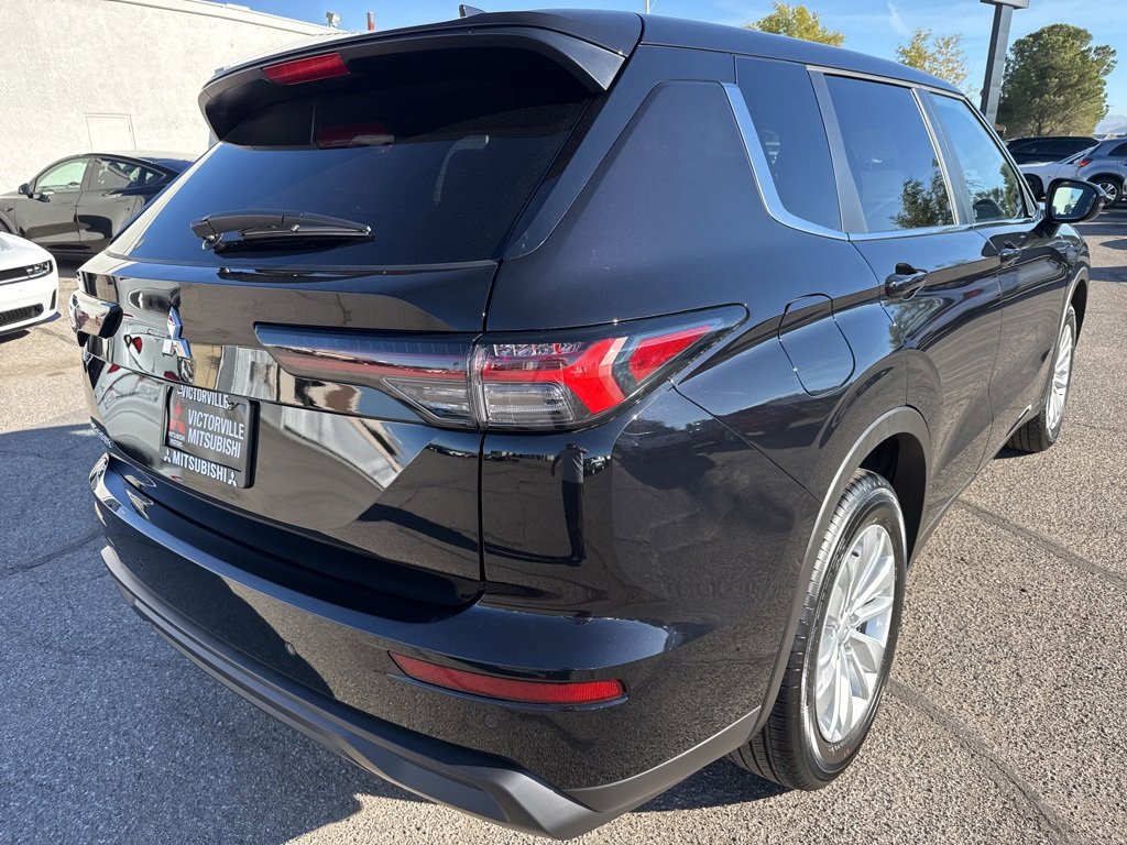 New 2025 Mitsubishi Outlander ES image 7