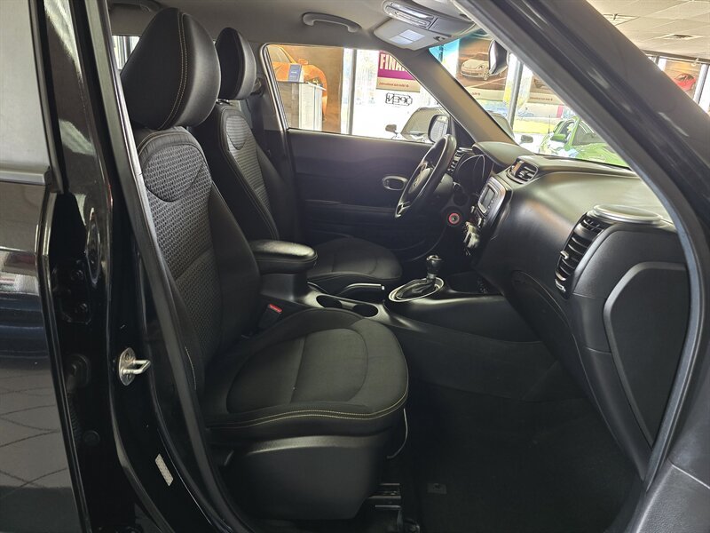 Used 2016 Kia Soul + FWD image 14