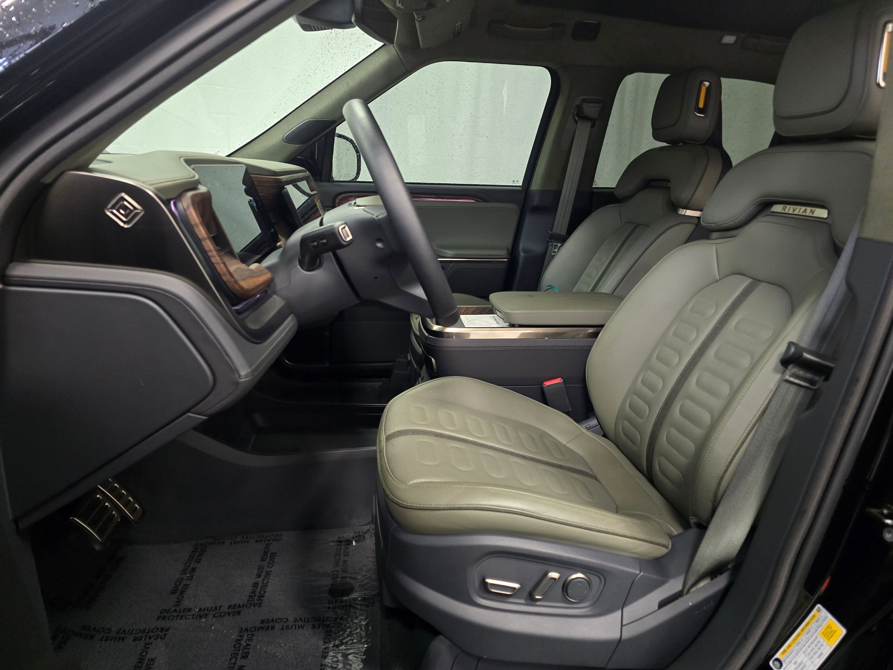 Used 2022 Rivian R1T Adventure image 13