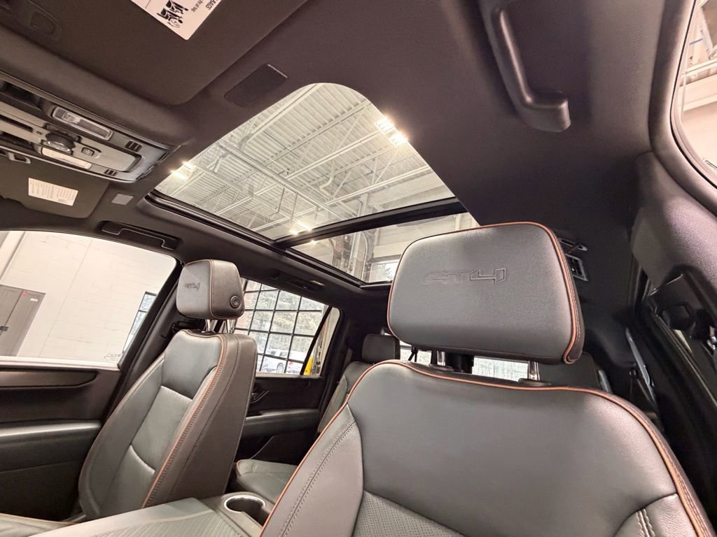 Used 2025 GMC Yukon XL AT4 w/ AT4 Premium Package AWD/4WD image 27