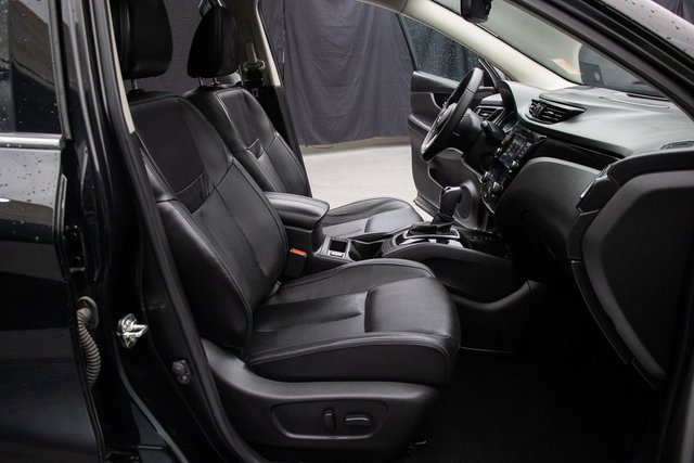 Used 2022 Nissan Rogue Sport SL w/ Premium Package image 16