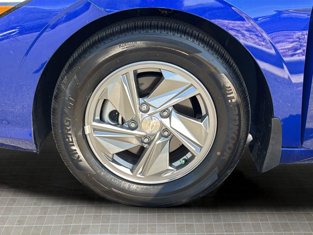 Certified 2025 Hyundai Elantra SE image 45