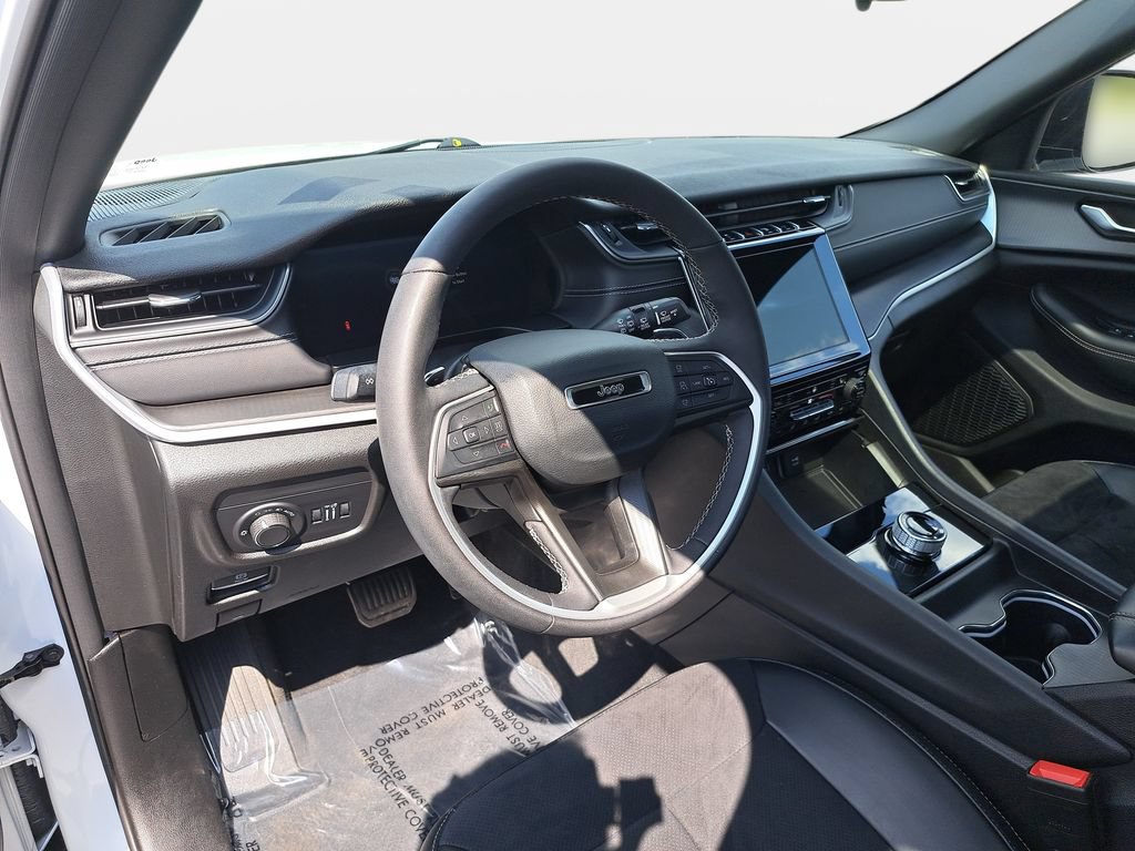 Certified 2023 Jeep Grand Cherokee Altitude AWD/4WD image 17
