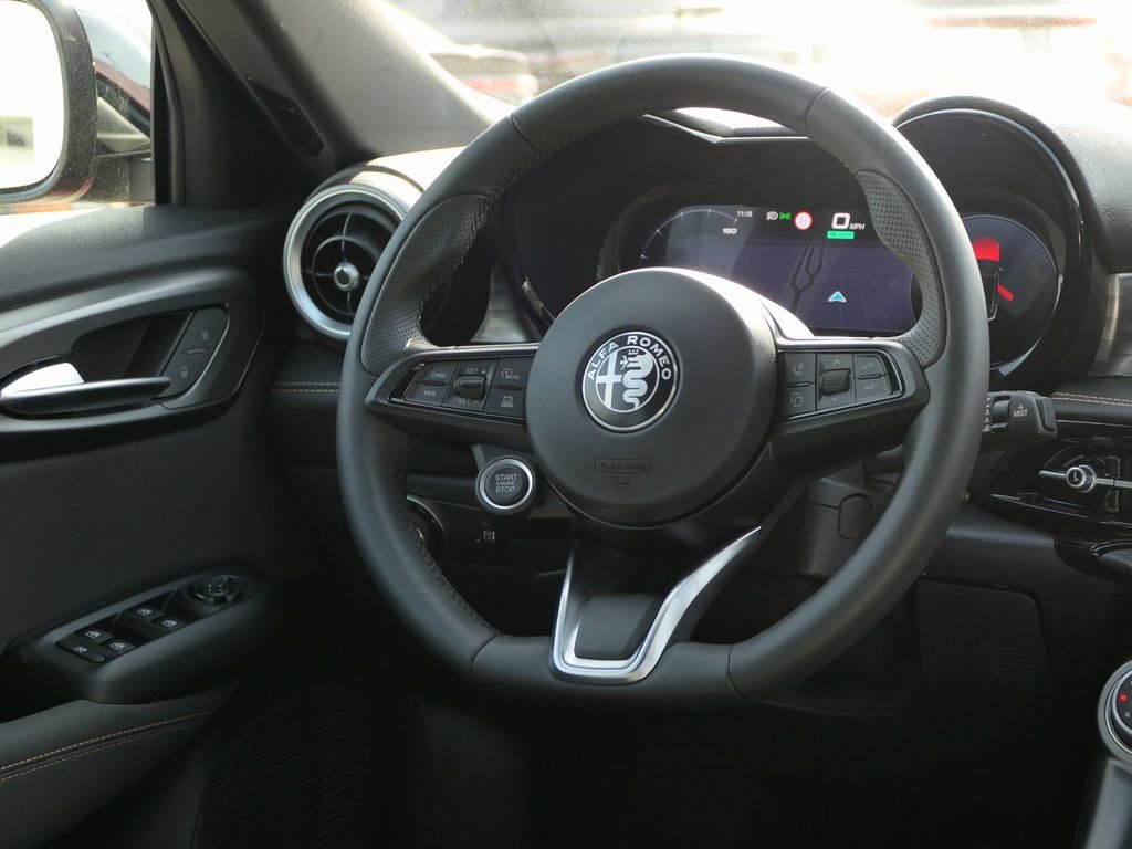 New 2025 Alfa Romeo Tonale w/ Premium Package image 28