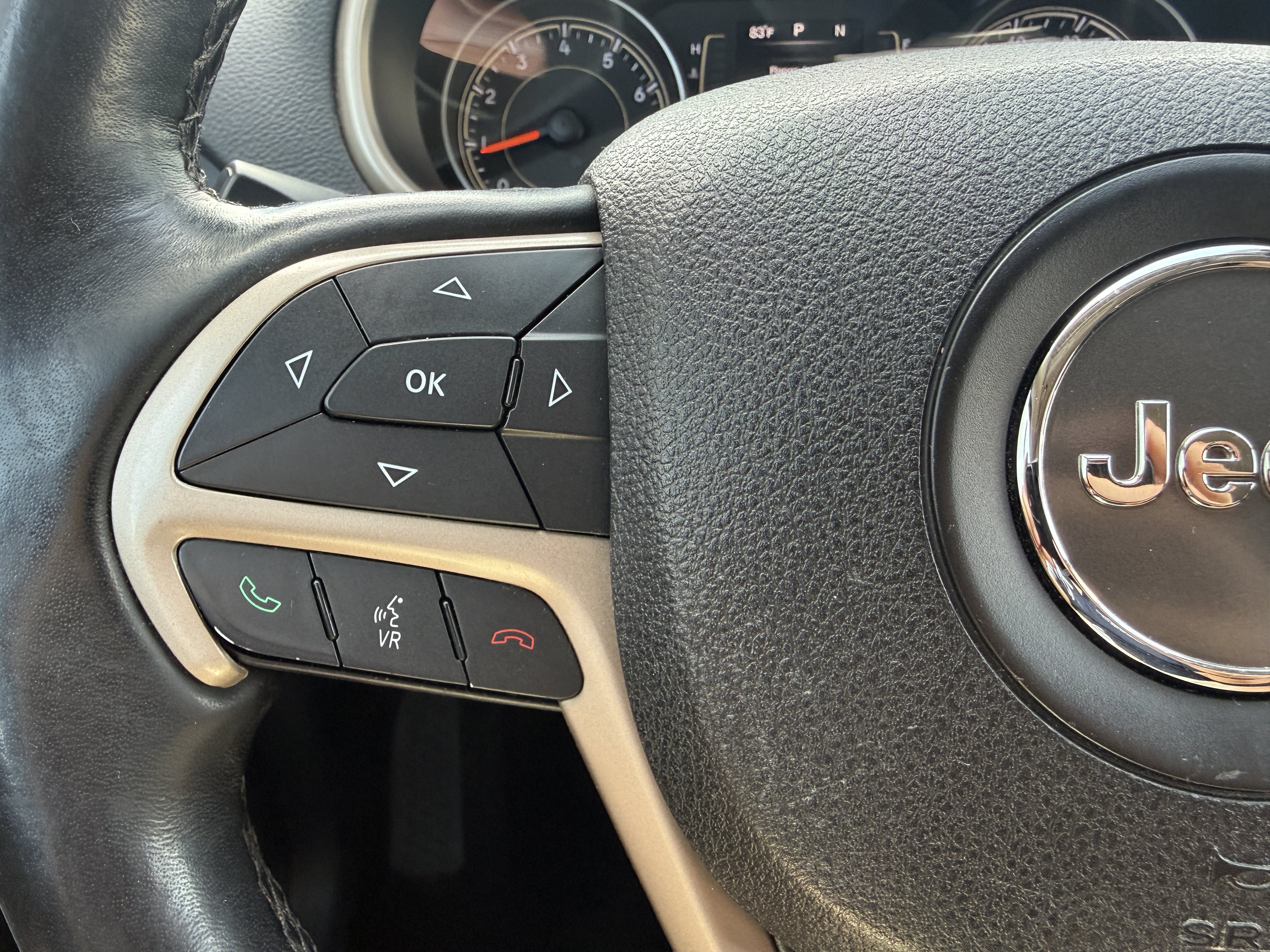 Used 2015 Jeep Cherokee Latitude w/ Cold Weather Group AWD/4WD image 24