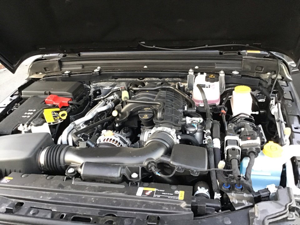 Used 2025 Jeep Gladiator Sport image 16