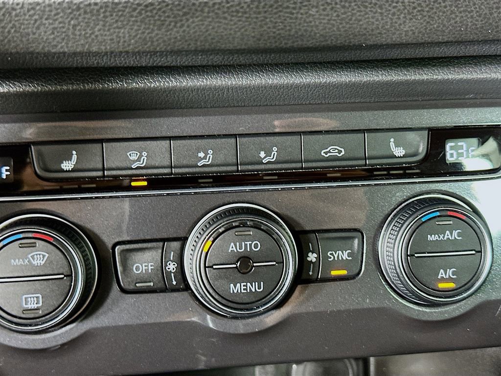 Used 2021 Volkswagen Tiguan SE image 15