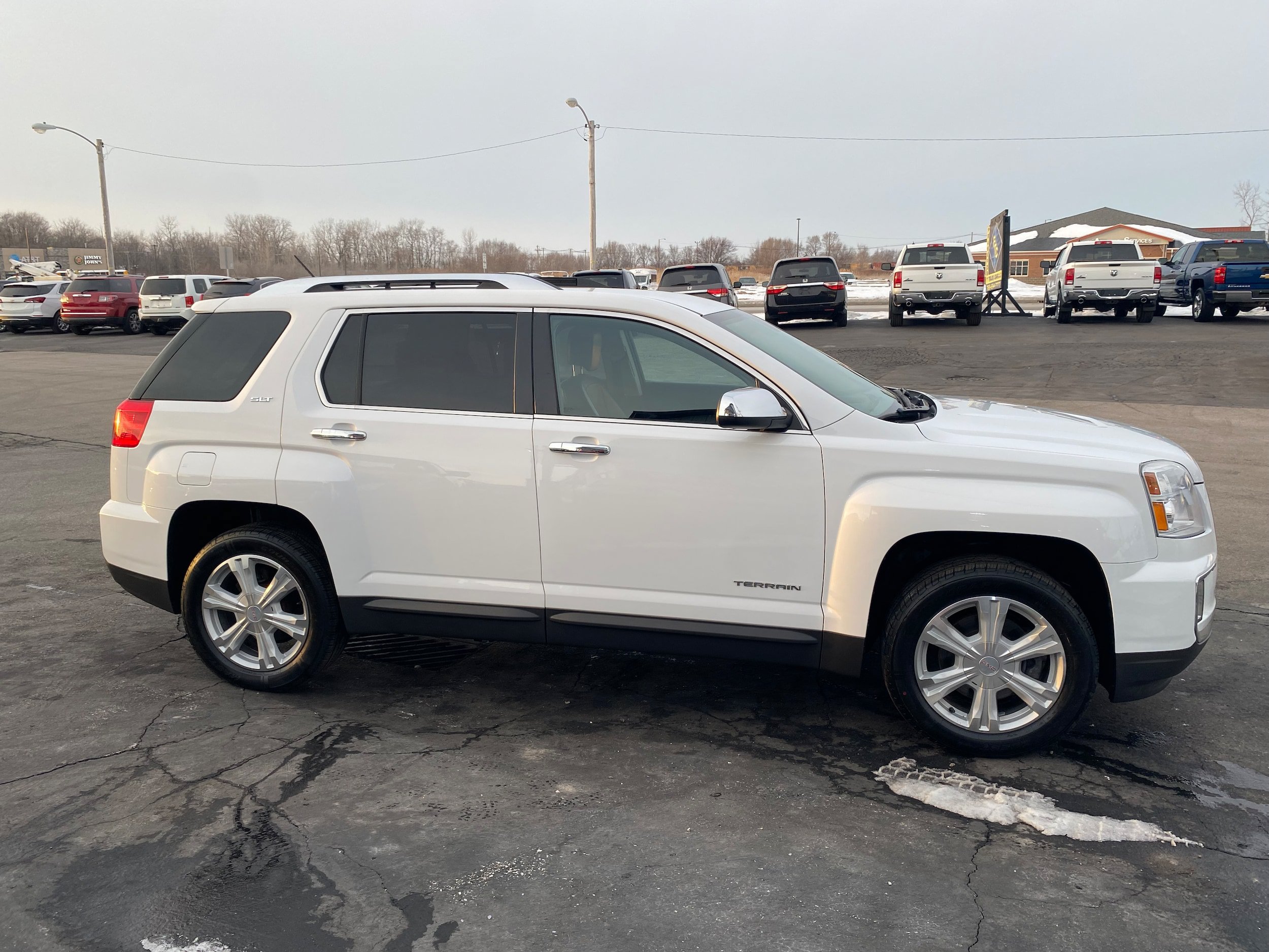 Used 2017 GMC Terrain SLT FWD image 4