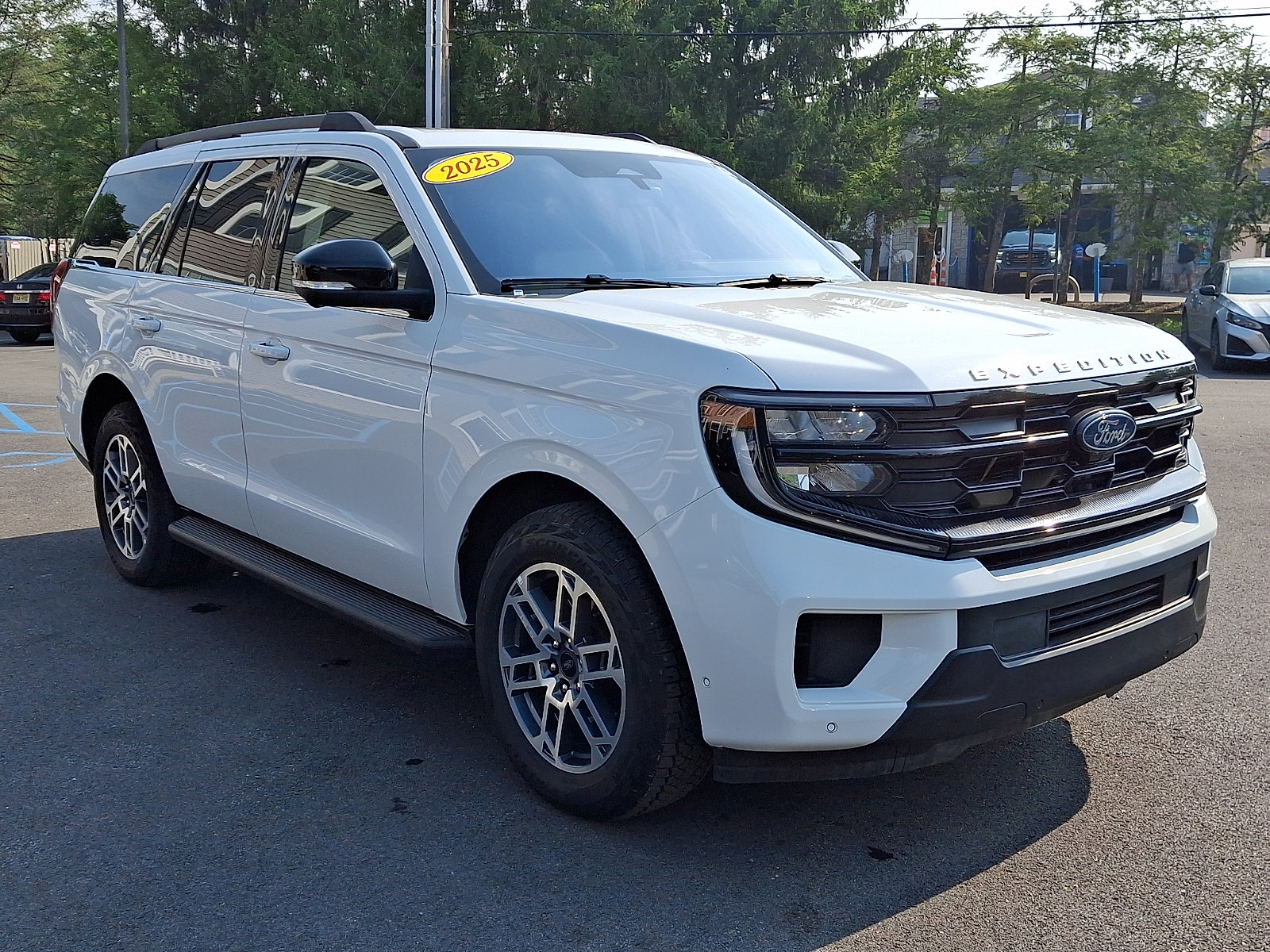 Certified 2025 Ford Expedition Active AWD/4WD image 3