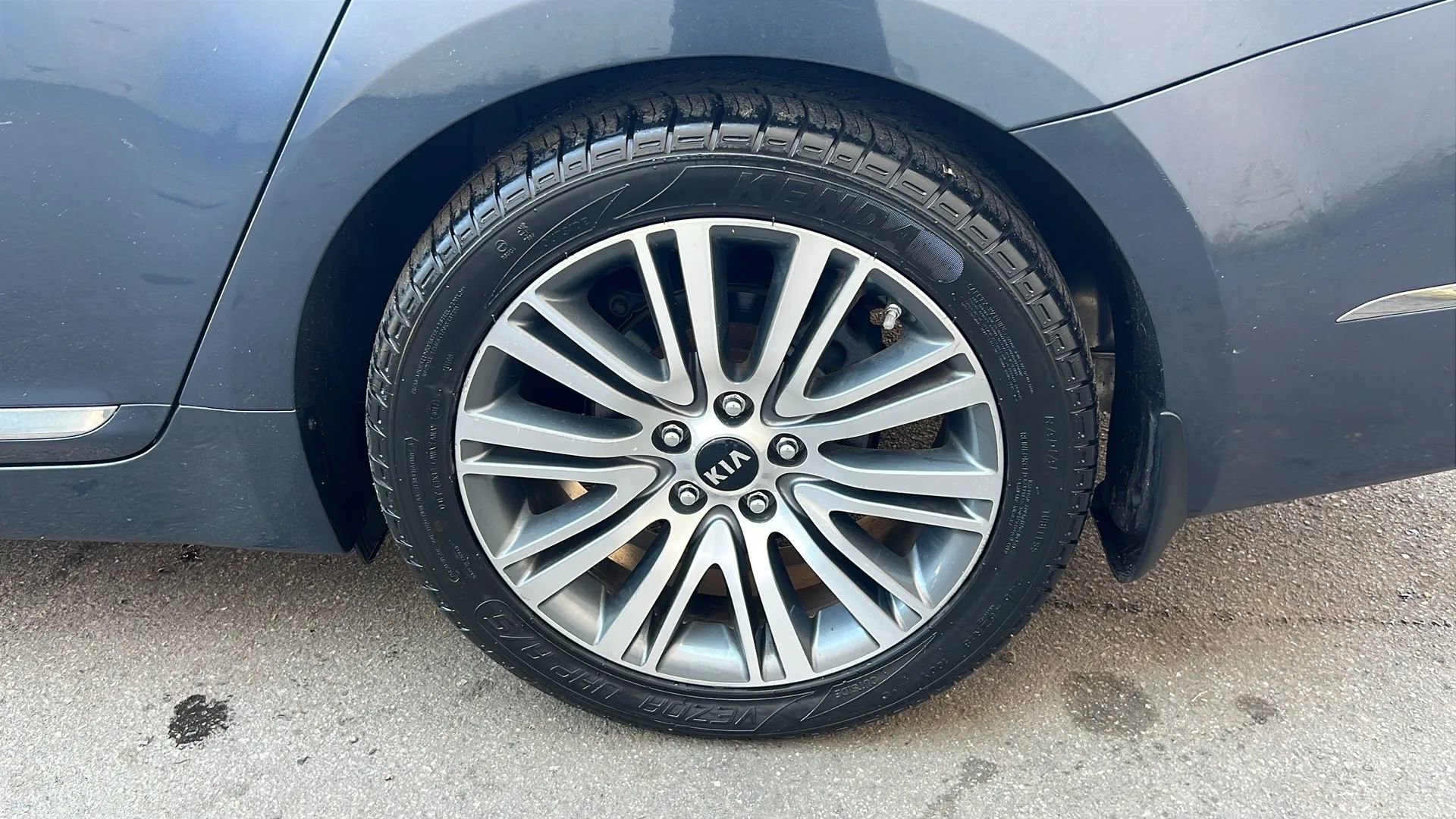 Used 2015 Kia Cadenza Premium image 10