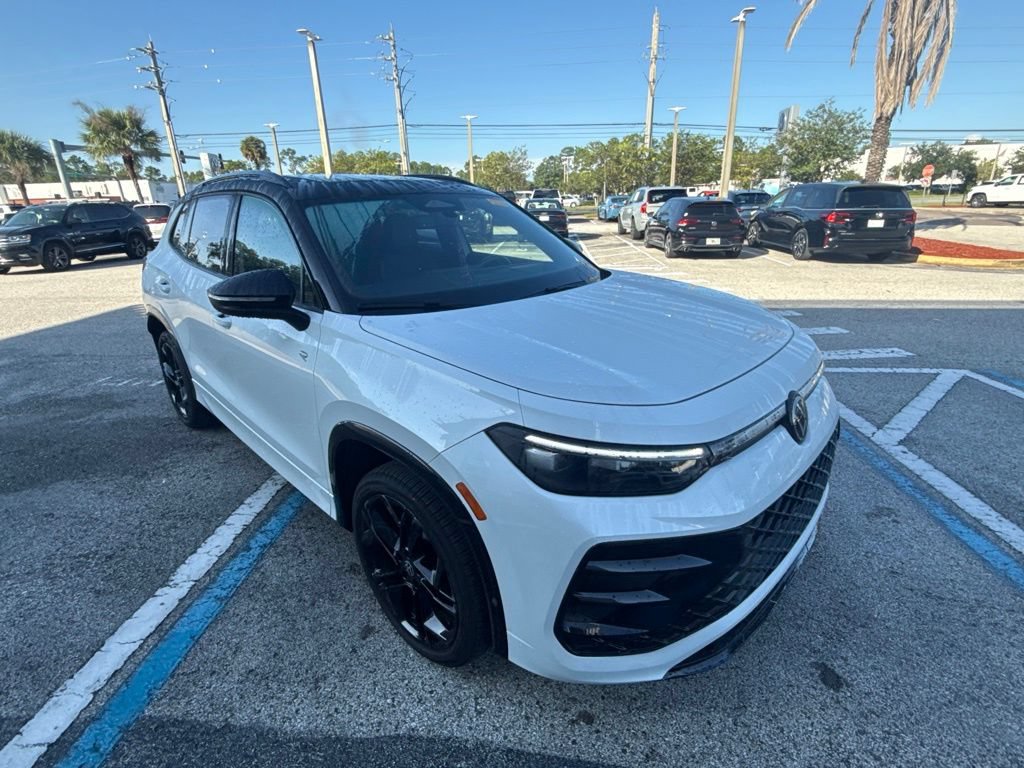 Certified 2025 Volkswagen Tiguan SE R-Line AWD/4WD image 6