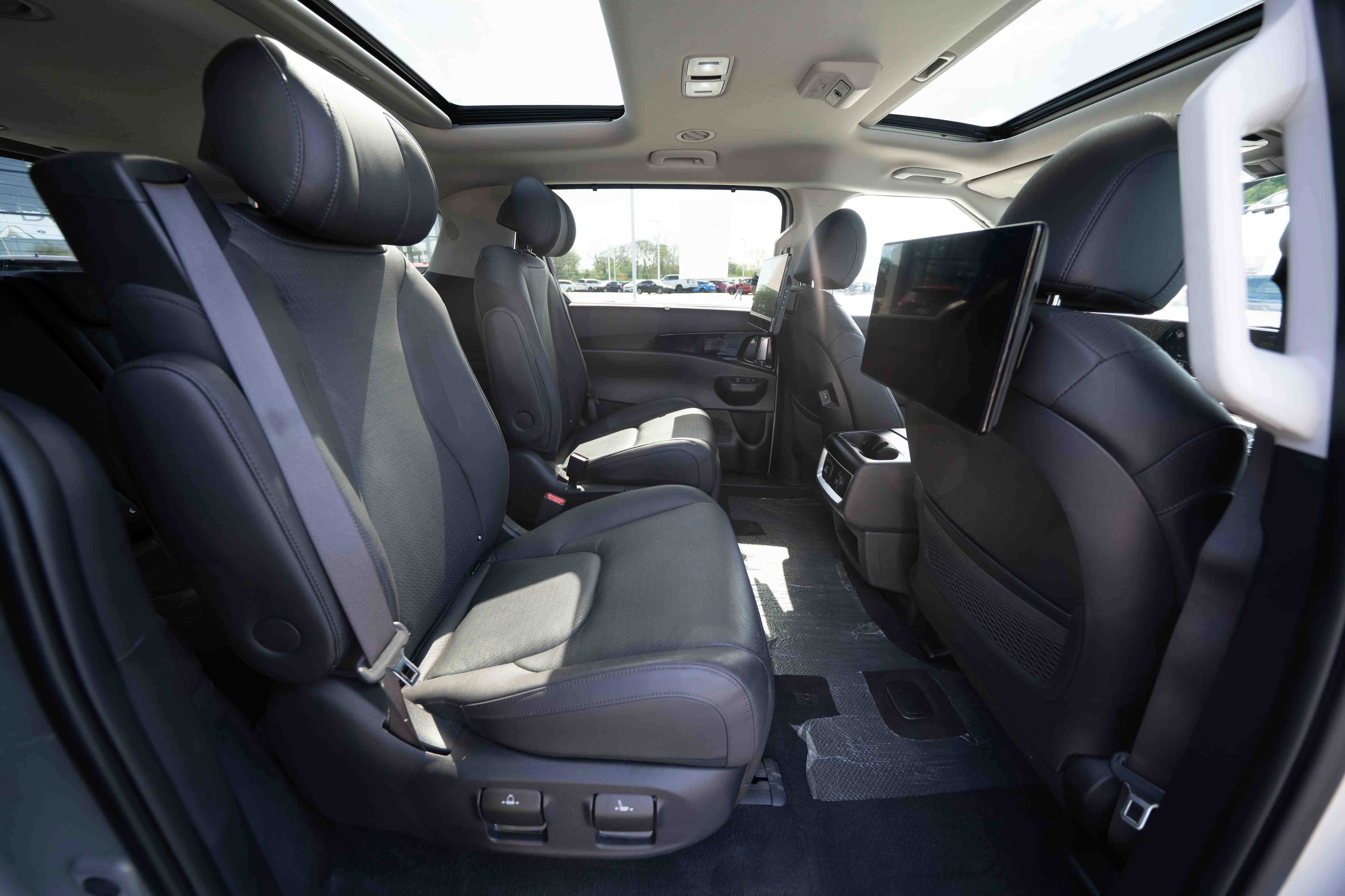 Used 2025 Kia Carnival SX Prestige FWD image 25