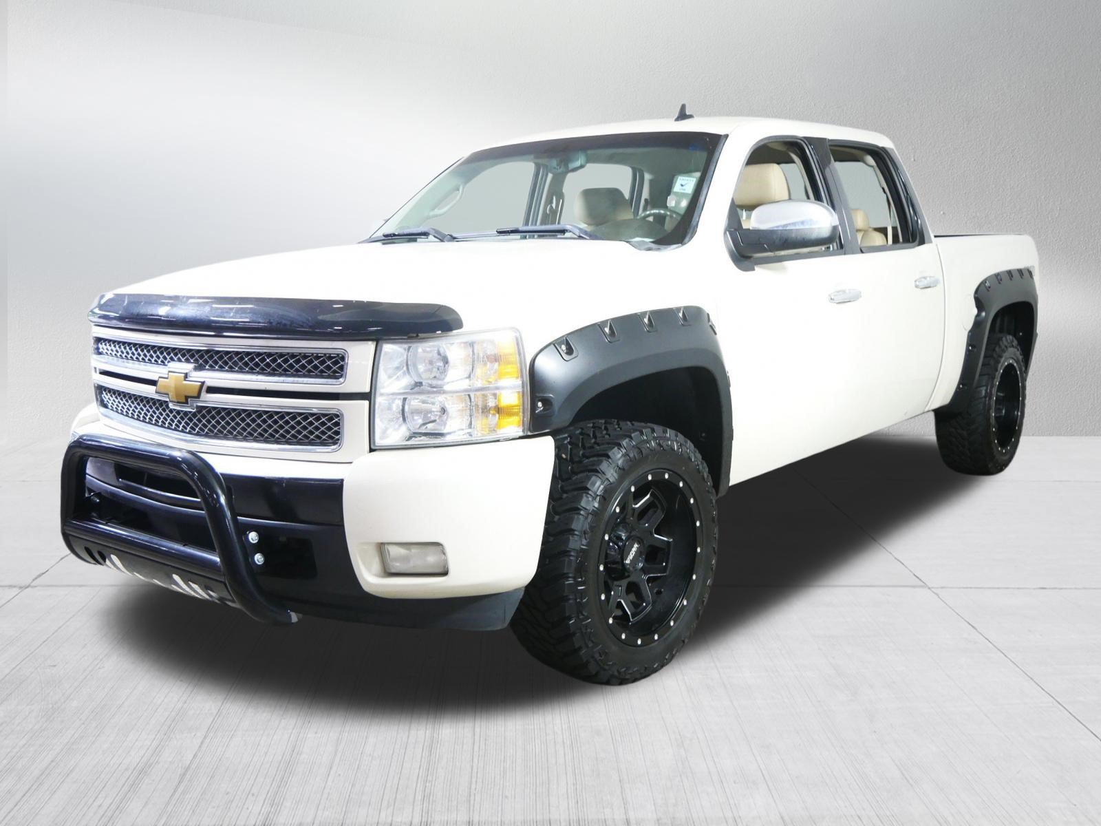 Used 2013 Chevrolet Silverado 1500 LTZ w/ LTZ White Diamond Edition AWD/4WD image 3