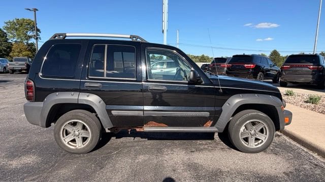 Used 2005 Jeep Liberty Renegade w/ Luxury Group AWD/4WD image 2