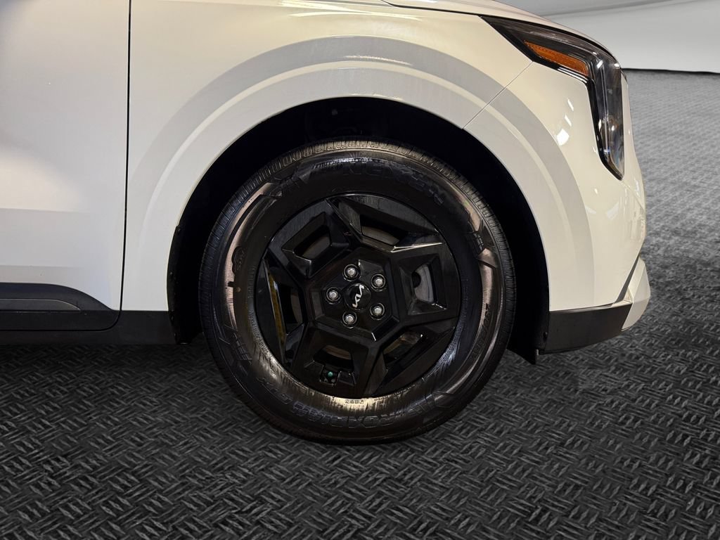 Certified 2026 Kia Carnival FWD image 11
