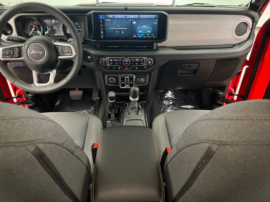 Used 2025 Jeep Wrangler Sahara 4xe image 33