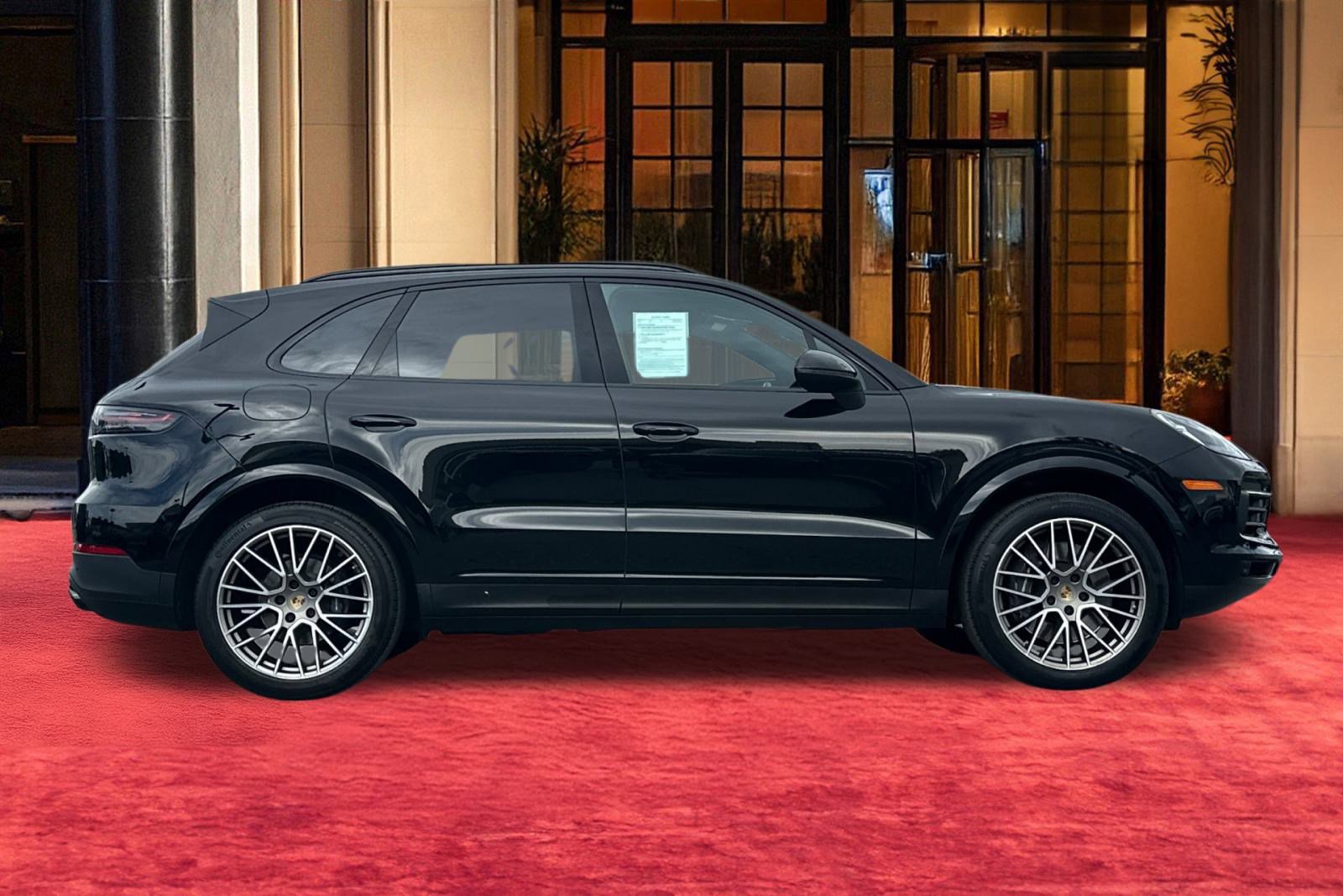 Used 2023 Porsche Cayenne Platinum Edition image 9