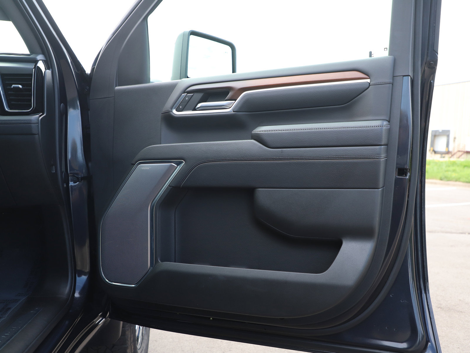 Used 2024 GMC Sierra 2500 Denali w/ Denali Reserve Package AWD/4WD image 9