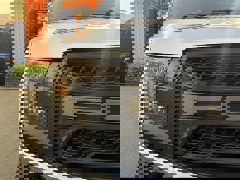 Used 2015 Ford F150 XLT image 3