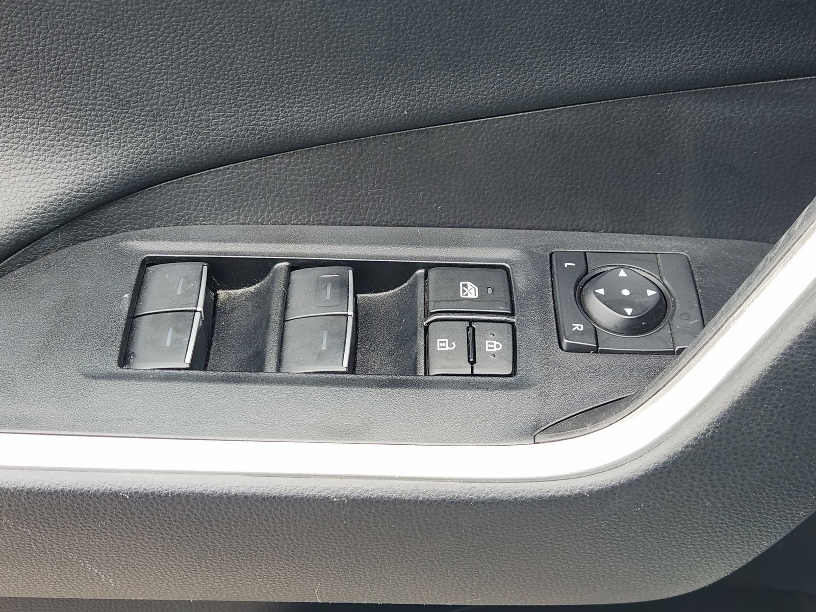Used 2023 Toyota RAV4 XSE AWD/4WD image 29