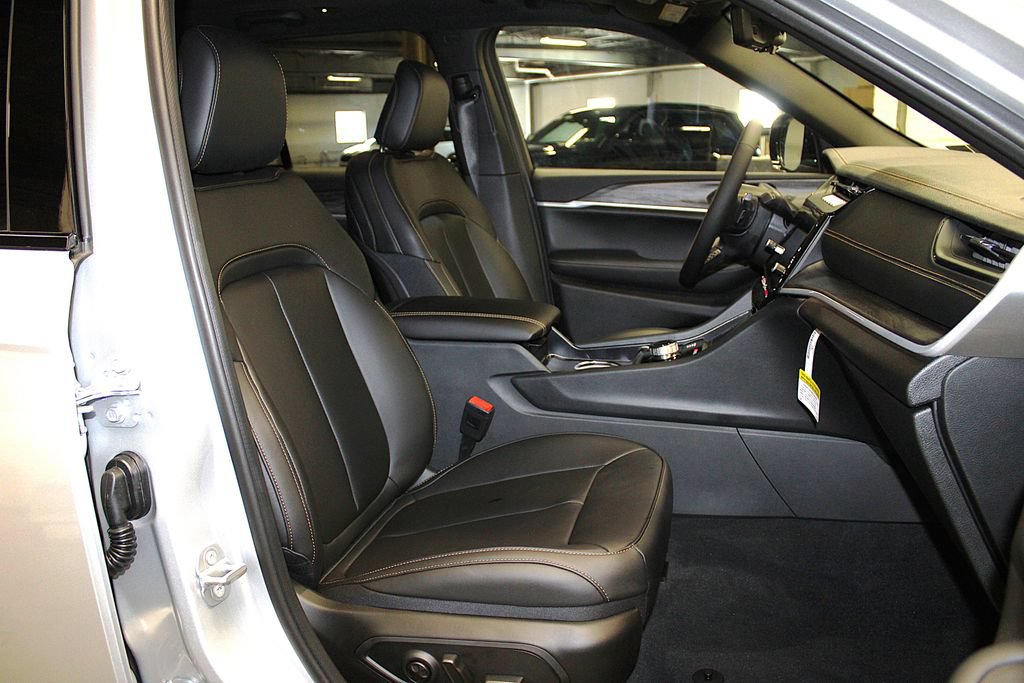 New 2026 Jeep Grand Cherokee Limited AWD/4WD image 32