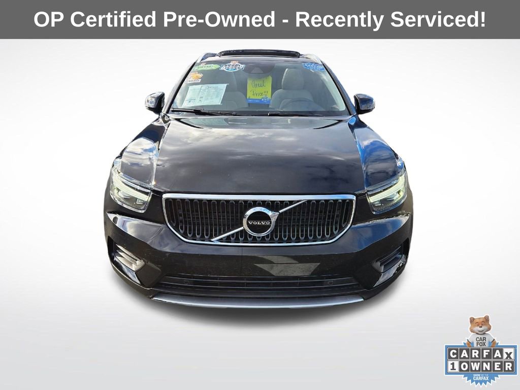 Used 2019 Volvo XC40 T4 Momentum image 2