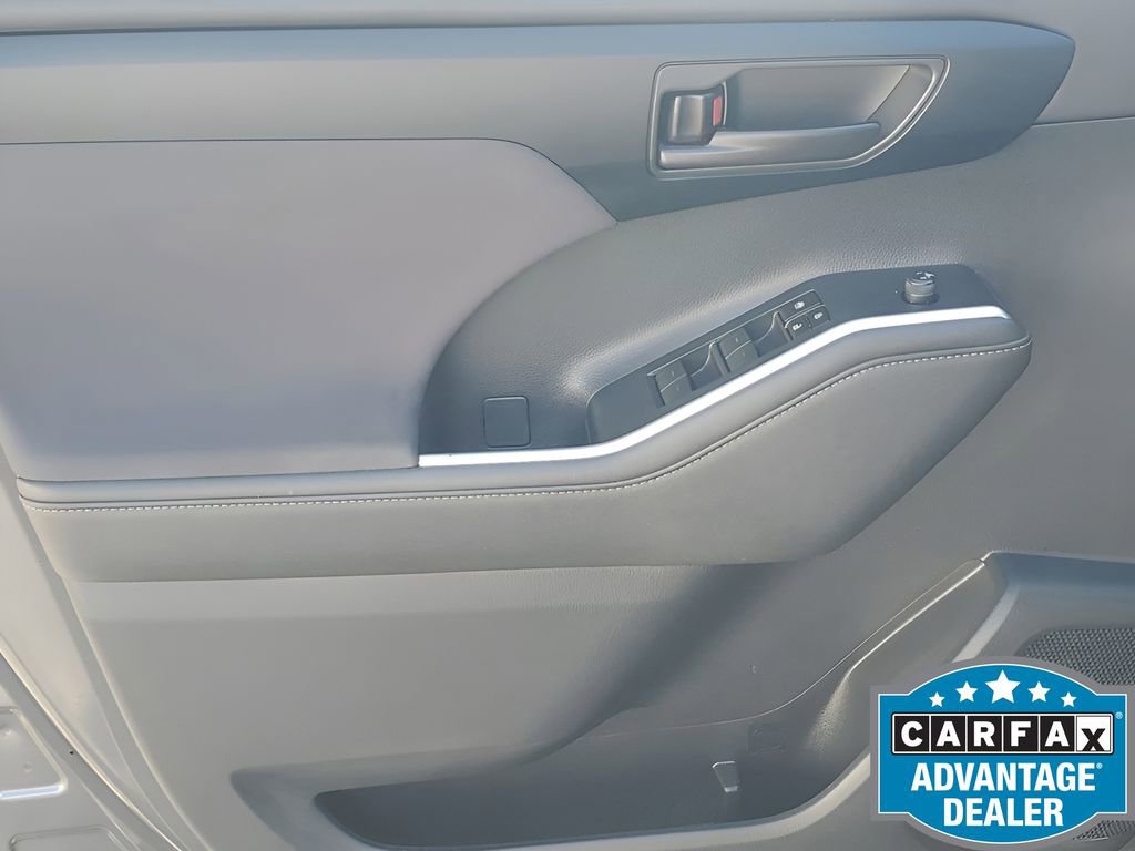 Used 2023 Toyota Highlander LE image 46