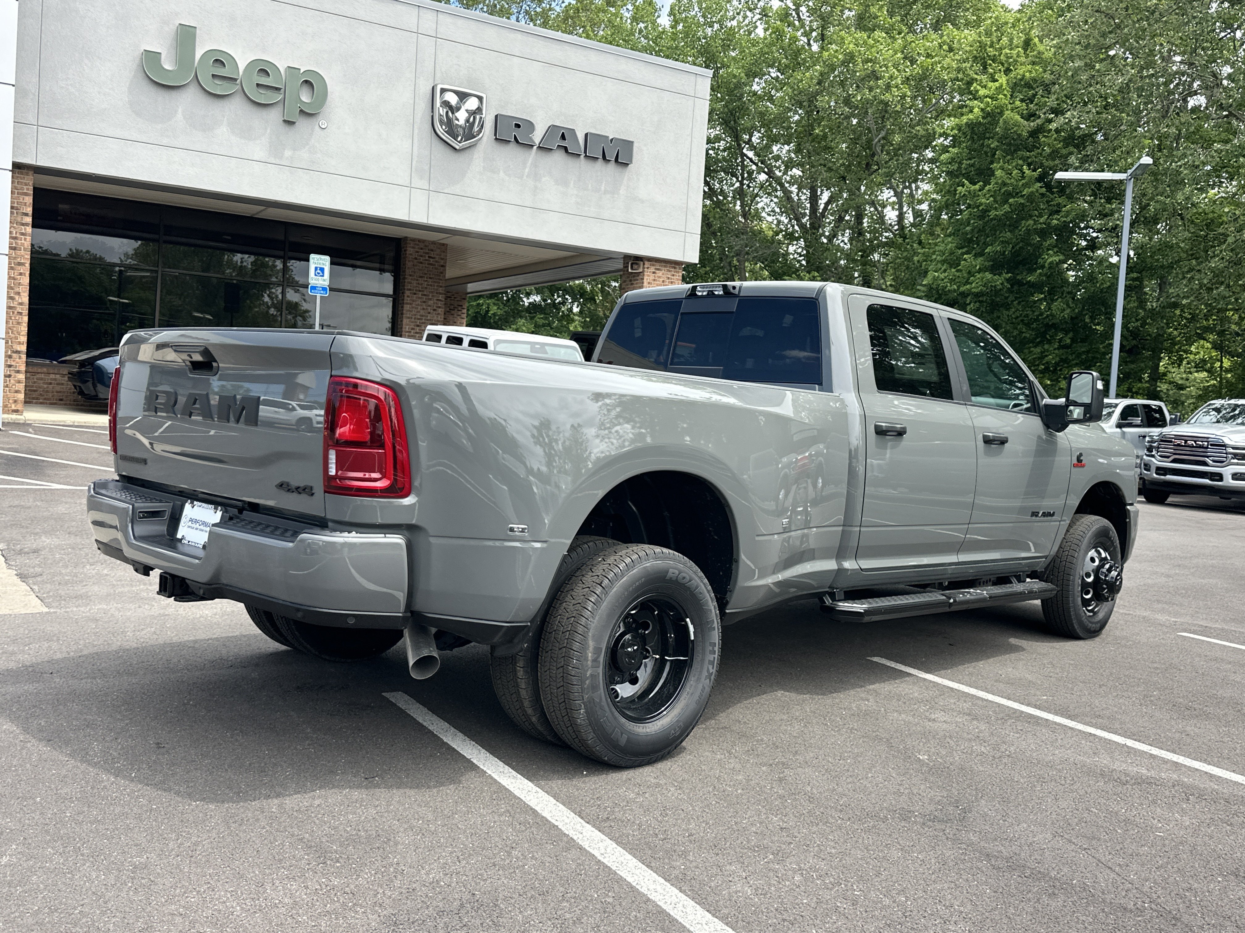 New 2026 RAM 3500 Big Horn AWD/4WD image 18
