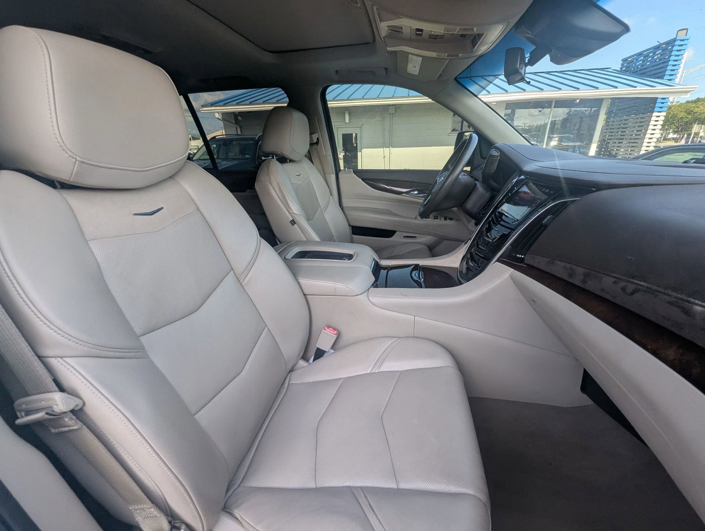 Used 2017 Cadillac Escalade Luxury image 10