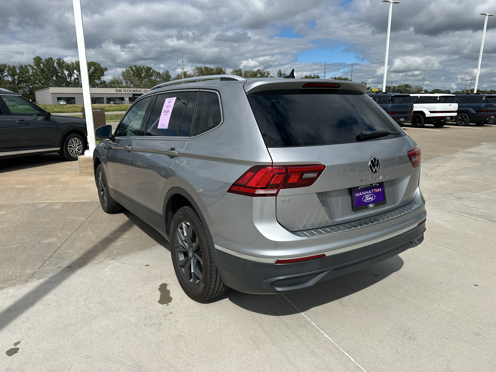 Used 2023 Volkswagen Tiguan SE FWD image 11