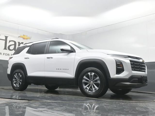 Used 2025 Chevrolet Equinox LT w/ Convenience Package II image 2