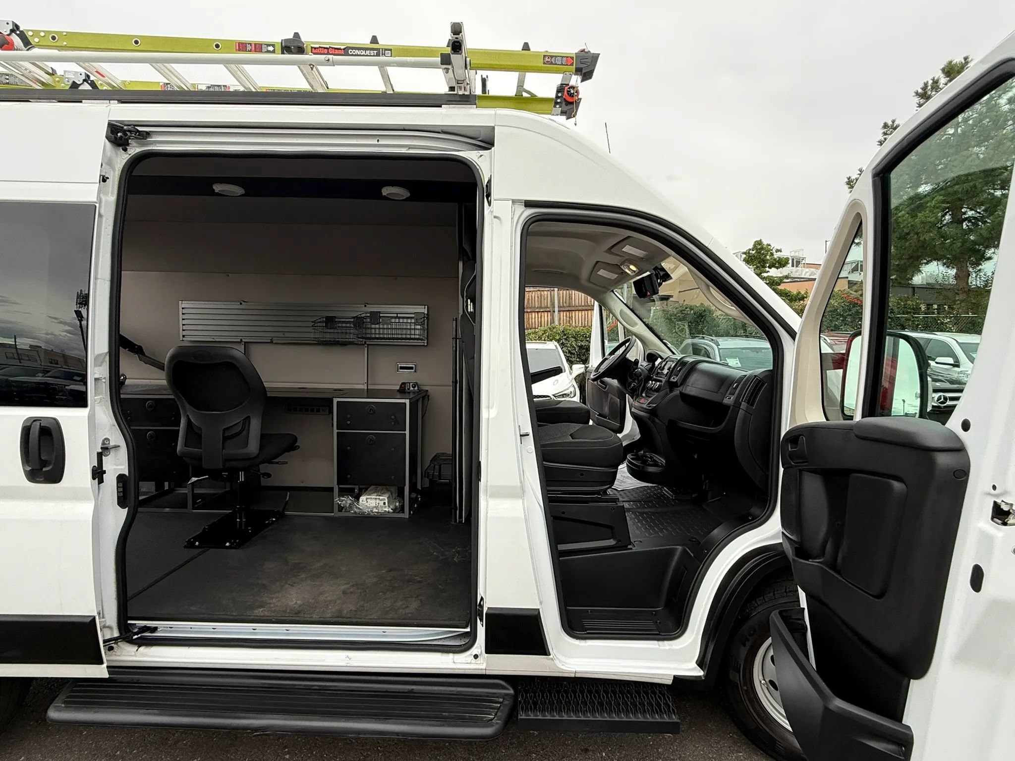 Used 2021 RAM ProMaster 1500 w/ Convenience Group FWD image 11