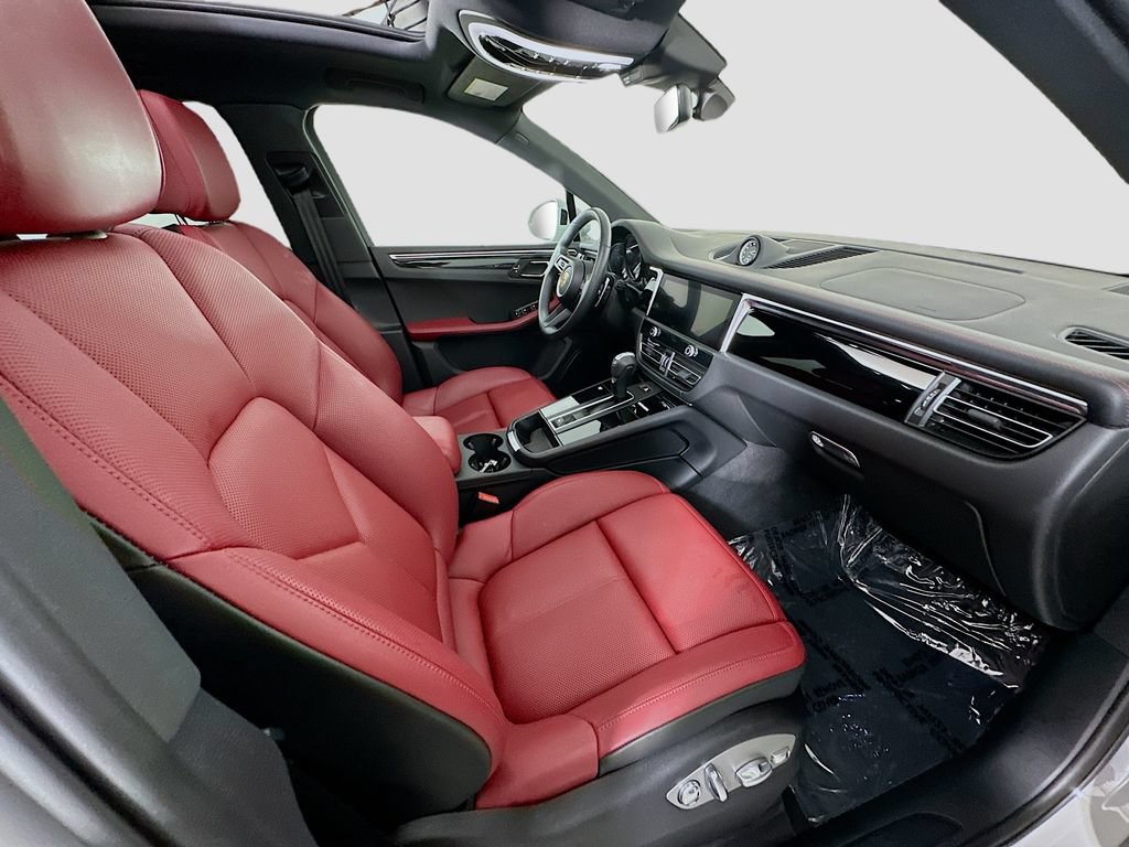 New 2025 Porsche Macan AWD/4WD image 30