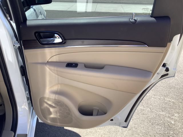 Used 2020 Jeep Grand Cherokee Overland AWD/4WD image 35