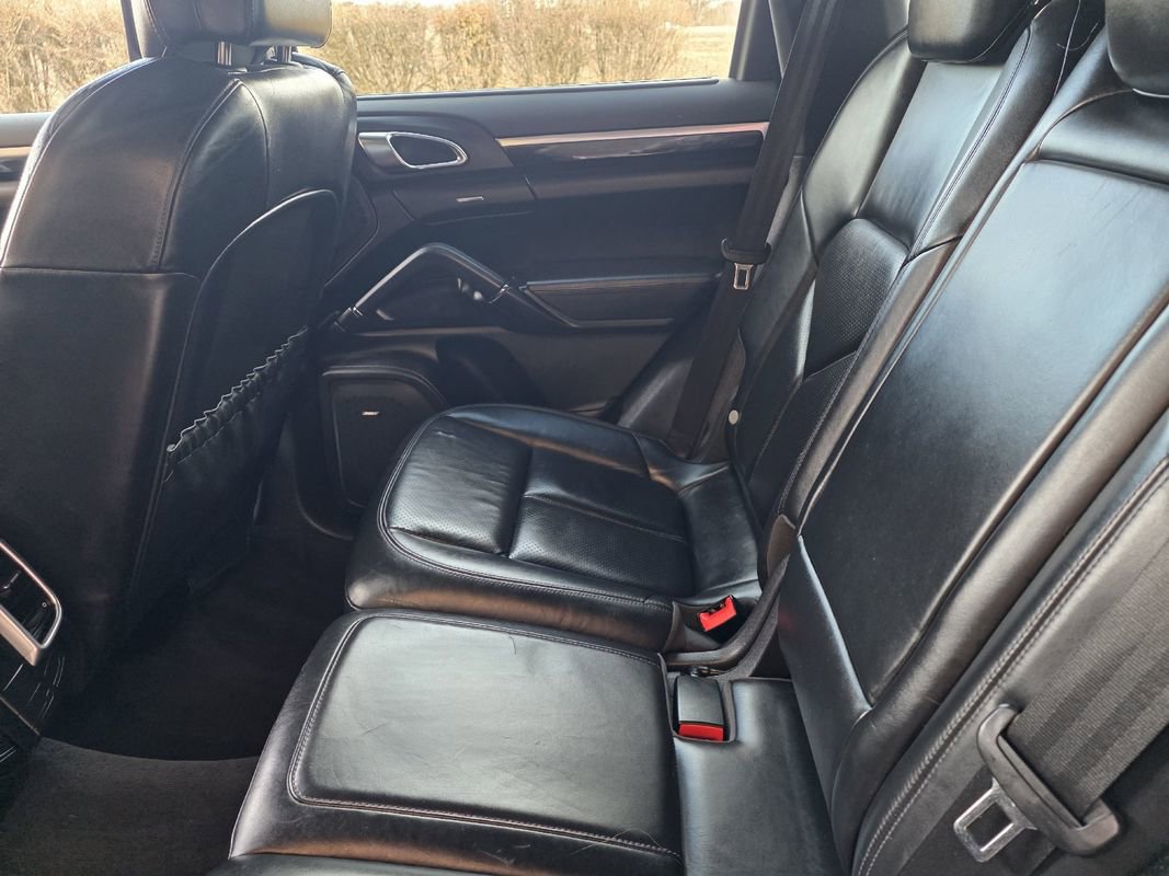 Used 2012 Porsche Cayenne S image 28