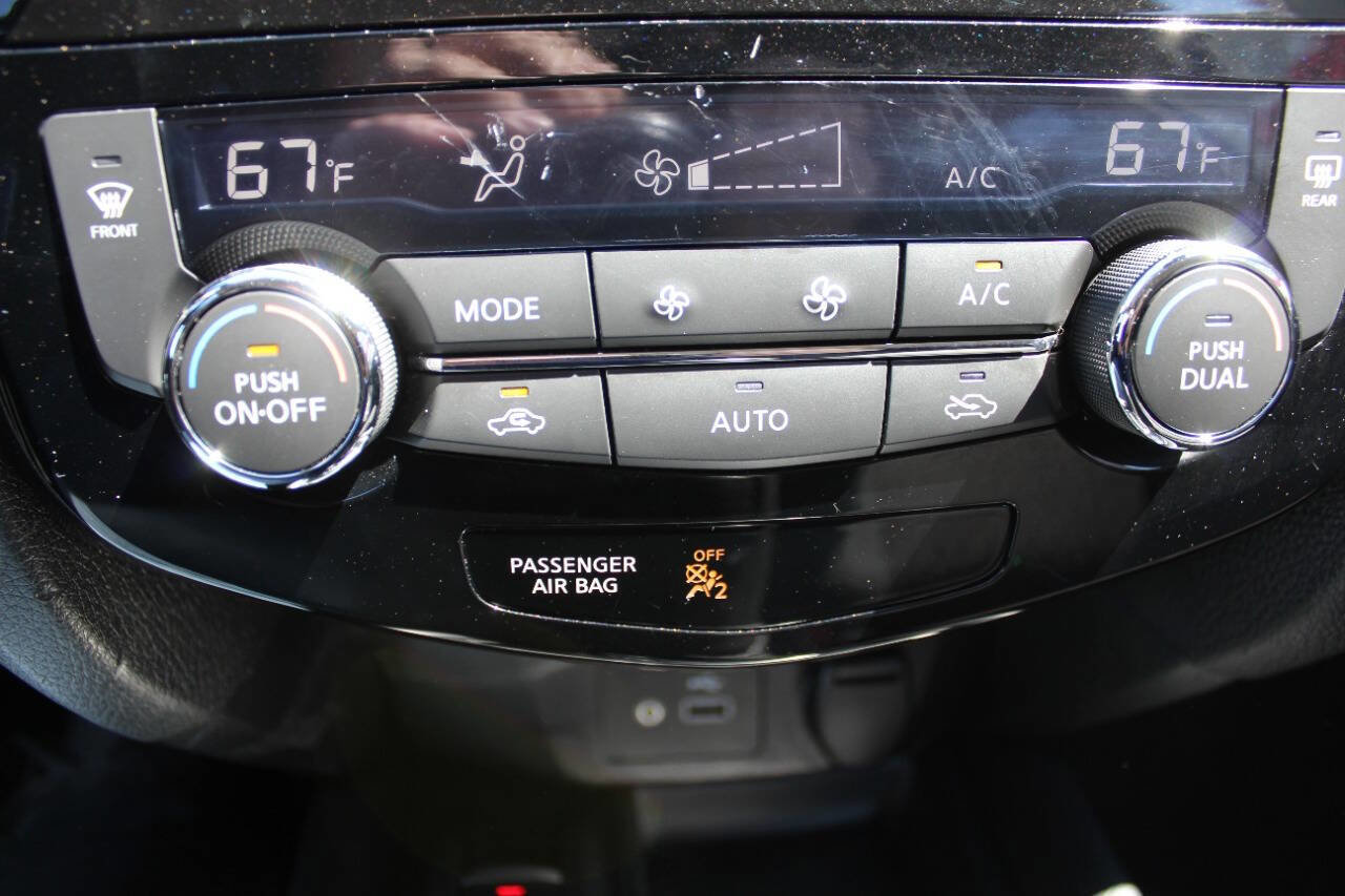 Used 2020 Nissan Rogue SV w/ Sun & Sound Touring Package AWD/4WD image 15