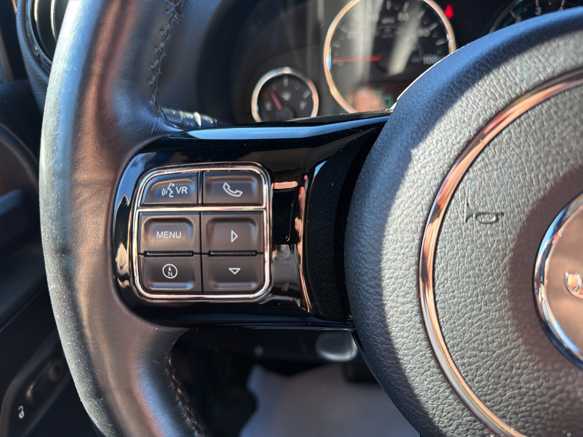 Used 2015 Jeep Wrangler Unlimited Sahara AWD/4WD image 13