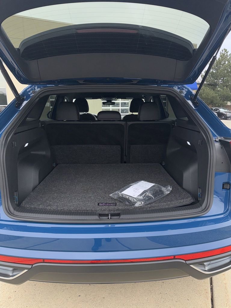 Certified 2025 Volkswagen Atlas Cross Sport SE image 10