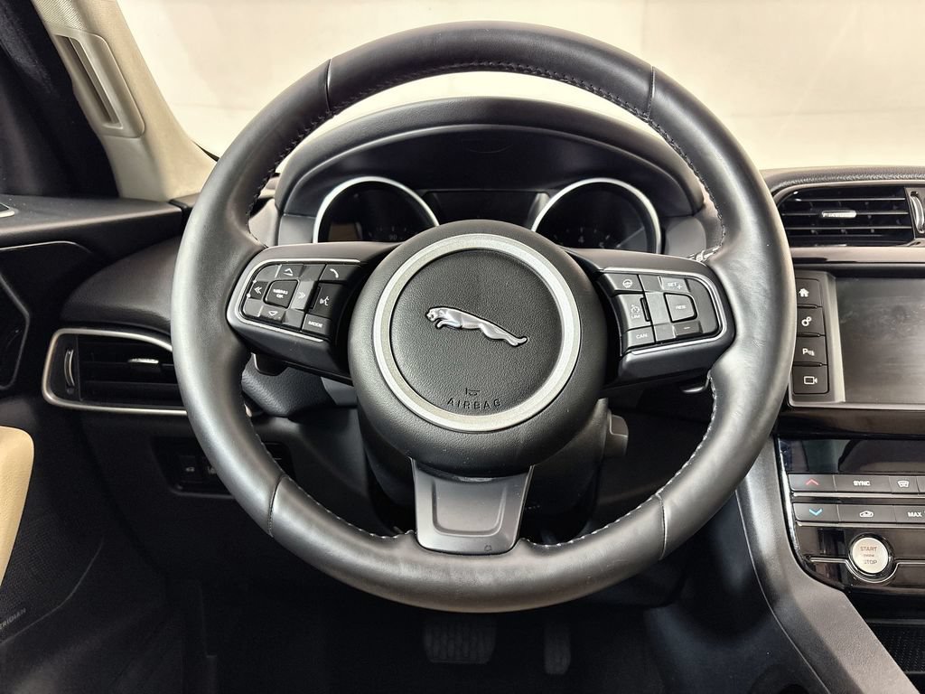 Used 2018 Jaguar F-PACE Premium AWD/4WD image 11