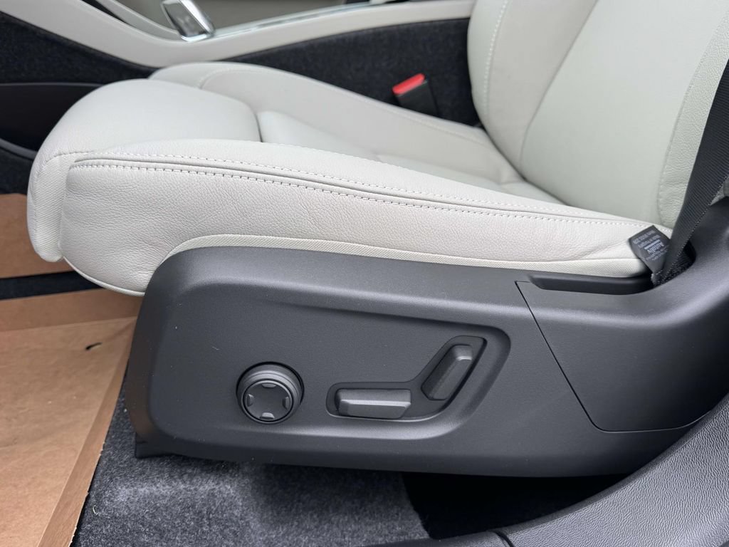 New 2026 Volvo XC40 B5 Ultra w/ Protection Package Premier AWD/4WD image 18