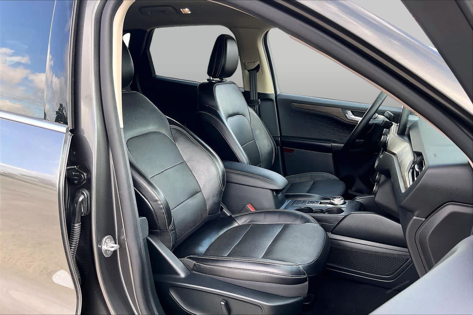 Used 2020 Ford Escape Titanium FWD image 9