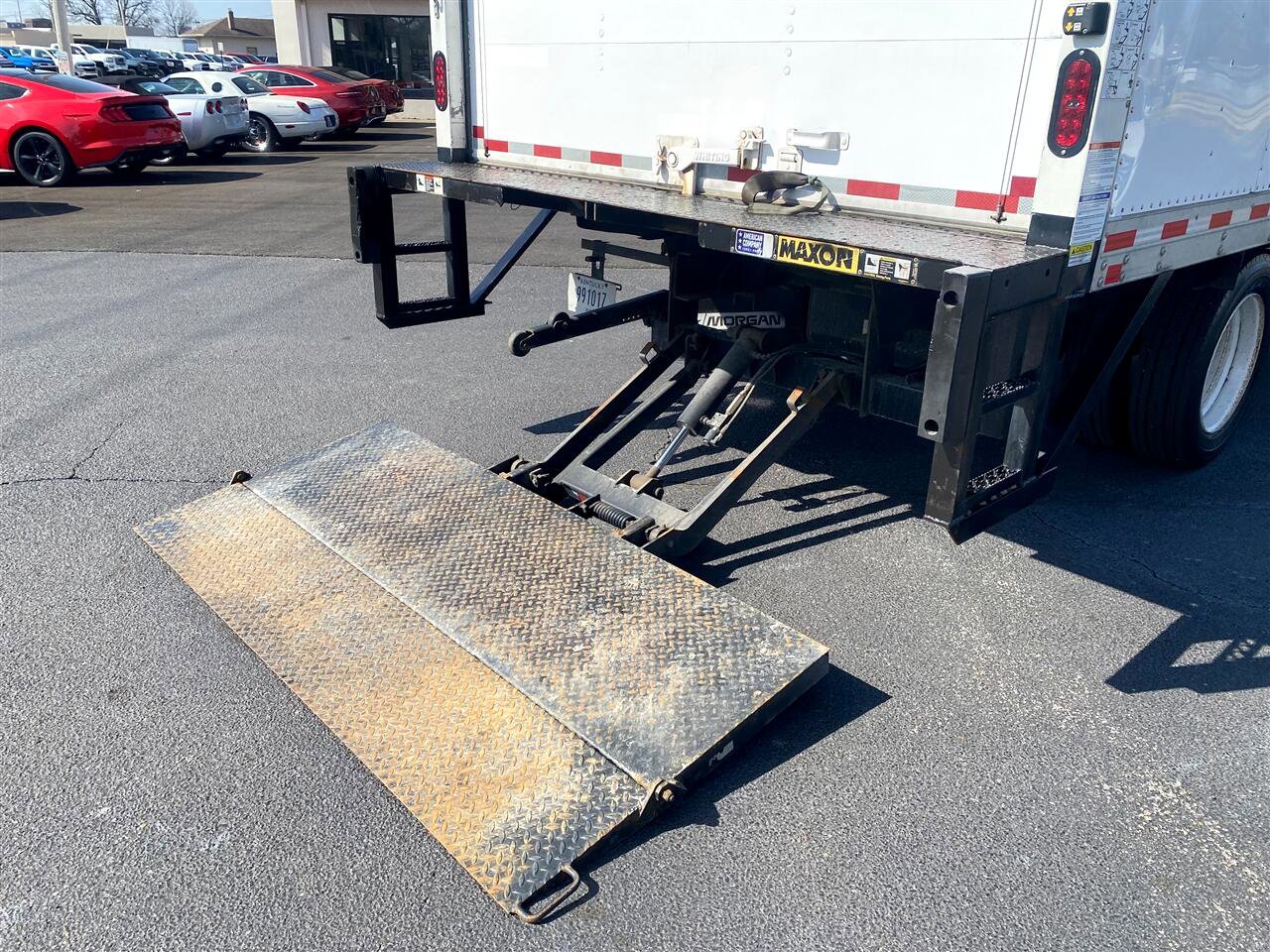 Used 2020 Isuzu NPR image 12