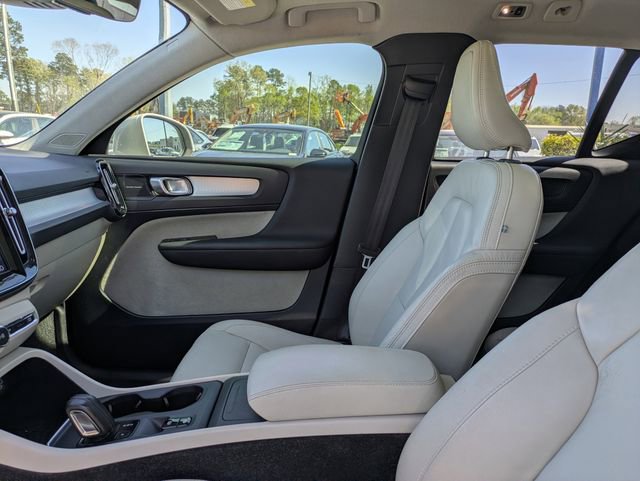 Used 2019 Volvo XC40 T5 Momentum image 21