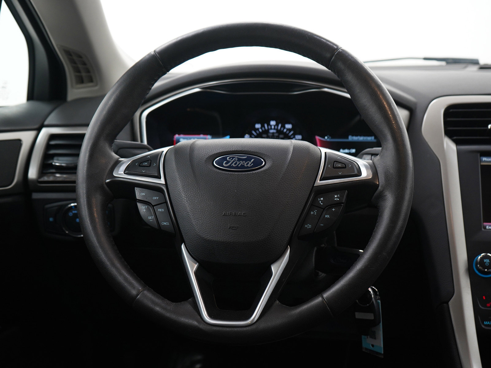 Used 2015 Ford Fusion SE w/ Equipment Group 202A image 14