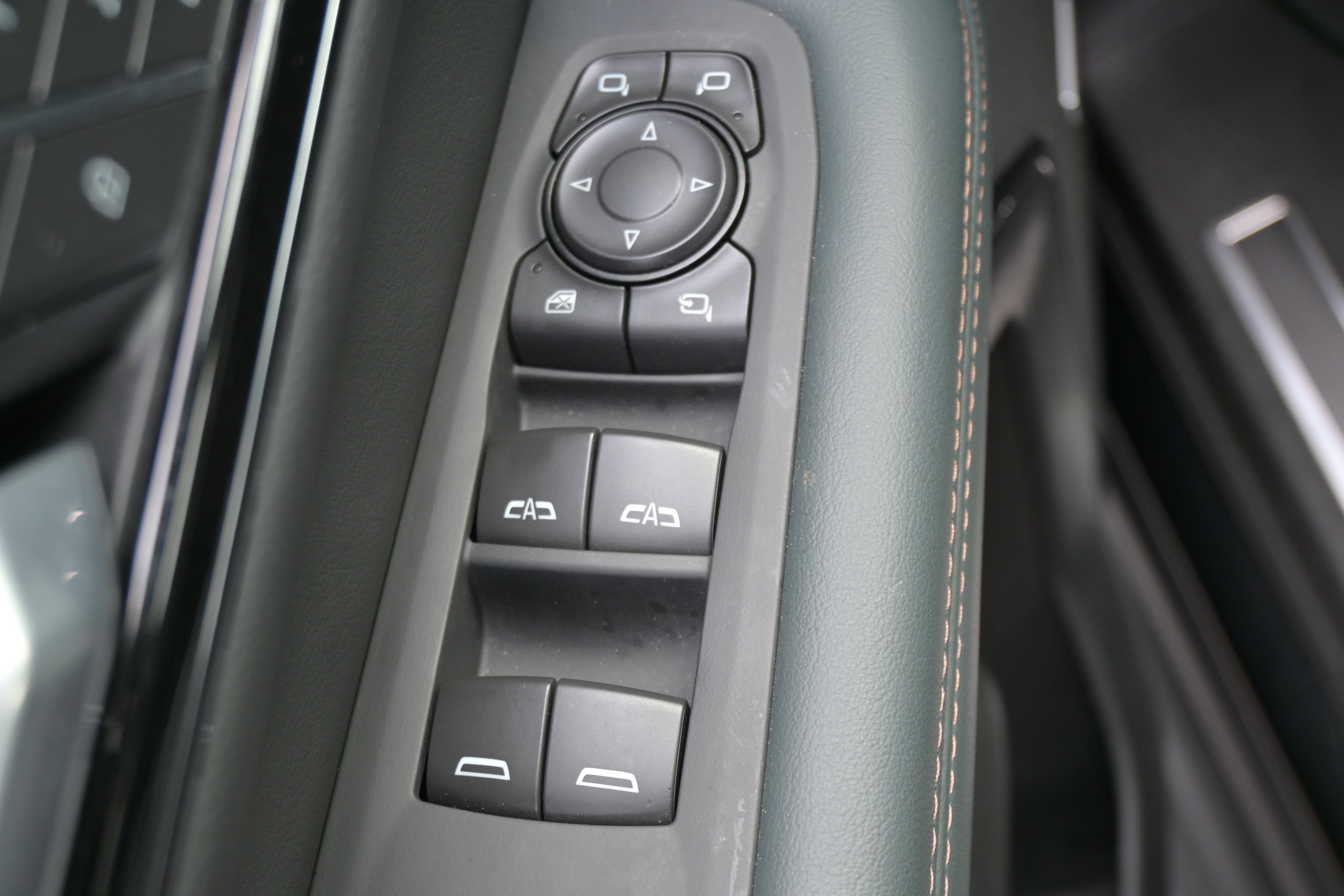 Used 2026 GMC Yukon AT4 w/ AT4 Premium Plus Package AWD/4WD image 15