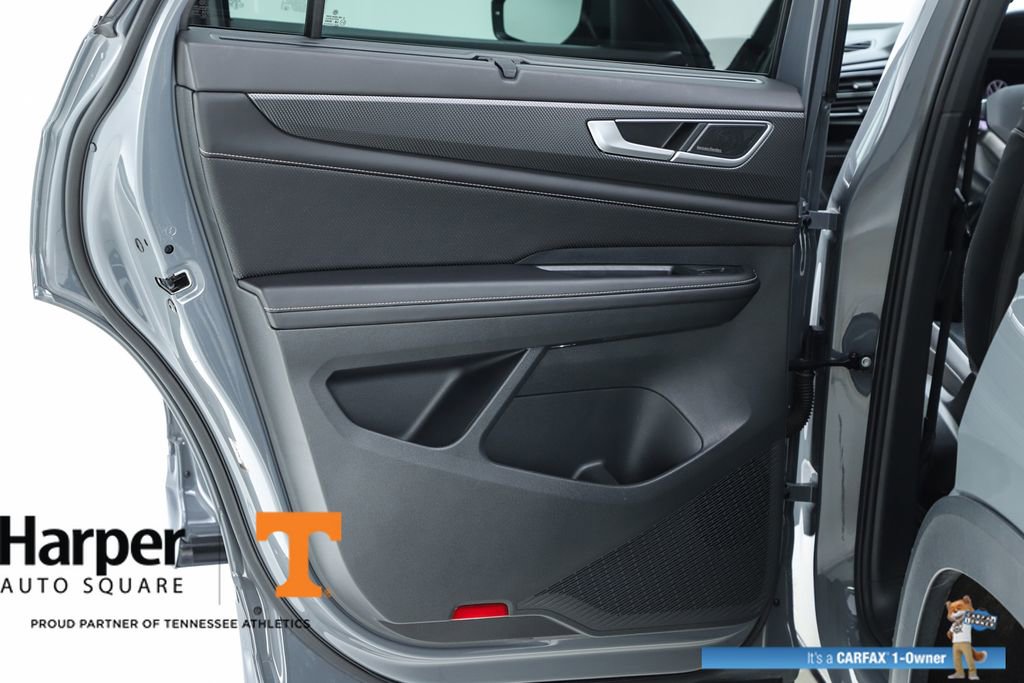 Used 2024 Volkswagen Atlas Cross Sport SEL Premium R-Line image 17