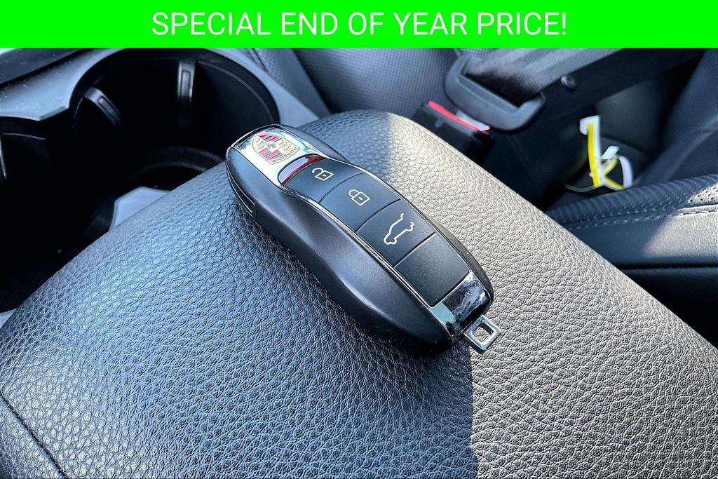 Used 2023 Porsche Macan Turbo image 35