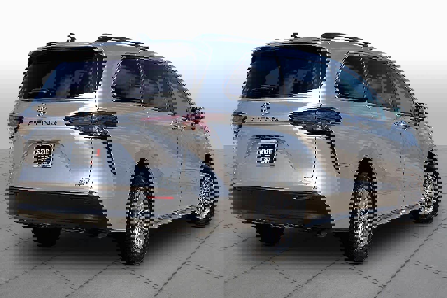 Used 2024 Toyota Sienna XLE FWD image 26