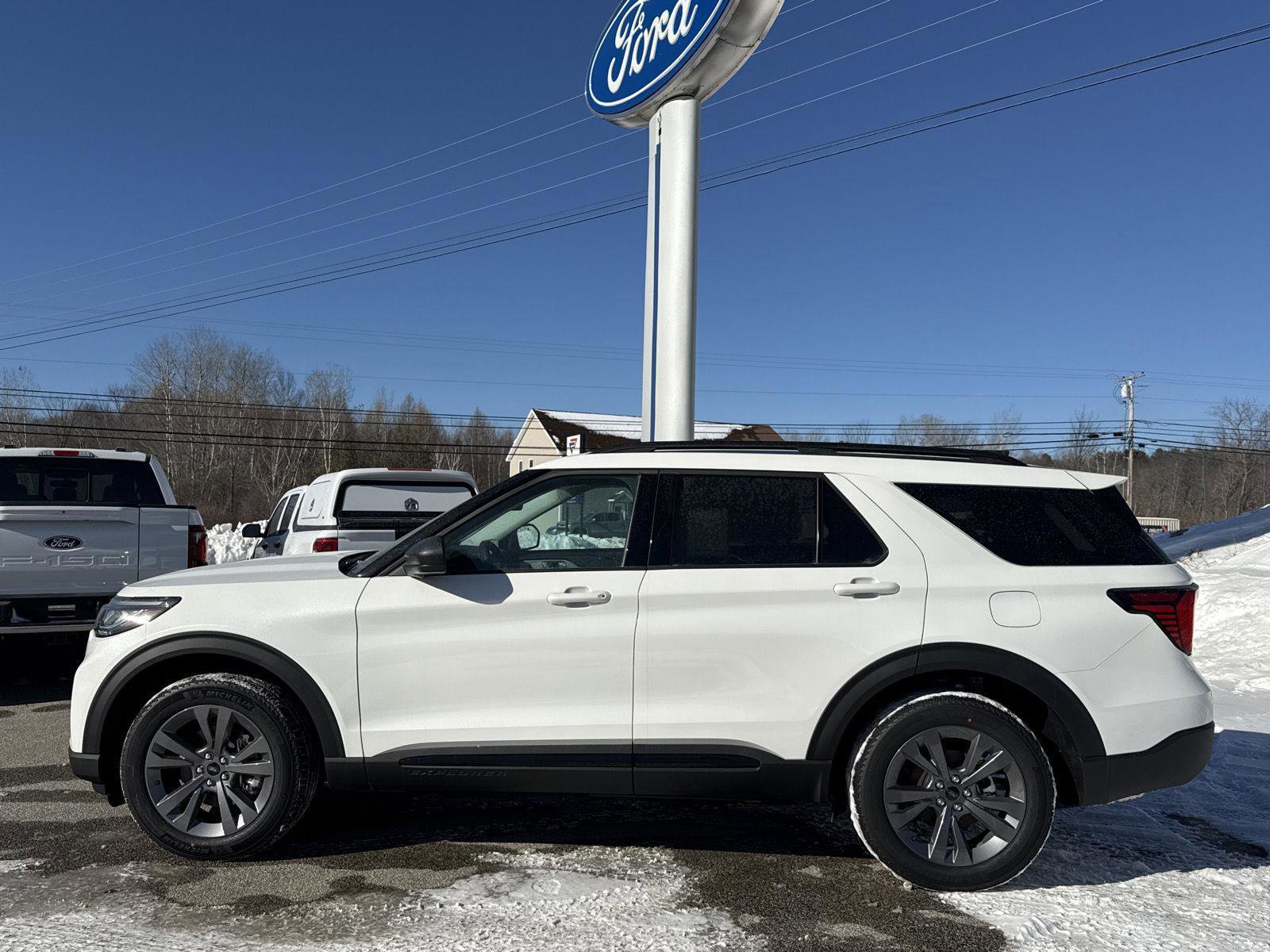 New 2026 Ford Explorer Active w/ Active Comfort Package image 3